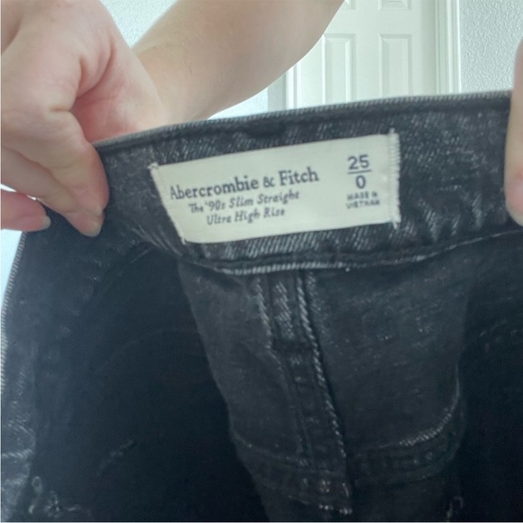 Abercrombie and Fitch Black 90s Ultra High Rise Jeans - Picture 10 of 10